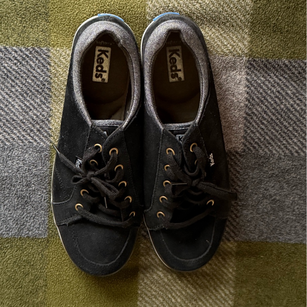 Women’s Keds Center II Sneakers Black Suede with Brass eyelets: size 8.5M